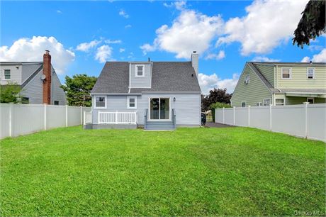 Mirabelle AvenueWestbury, New York 11590, Nassau County