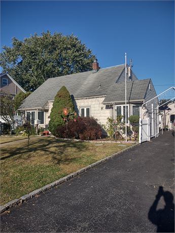 All offers between $739,999 and $798,000 will be reviewed by the owner.